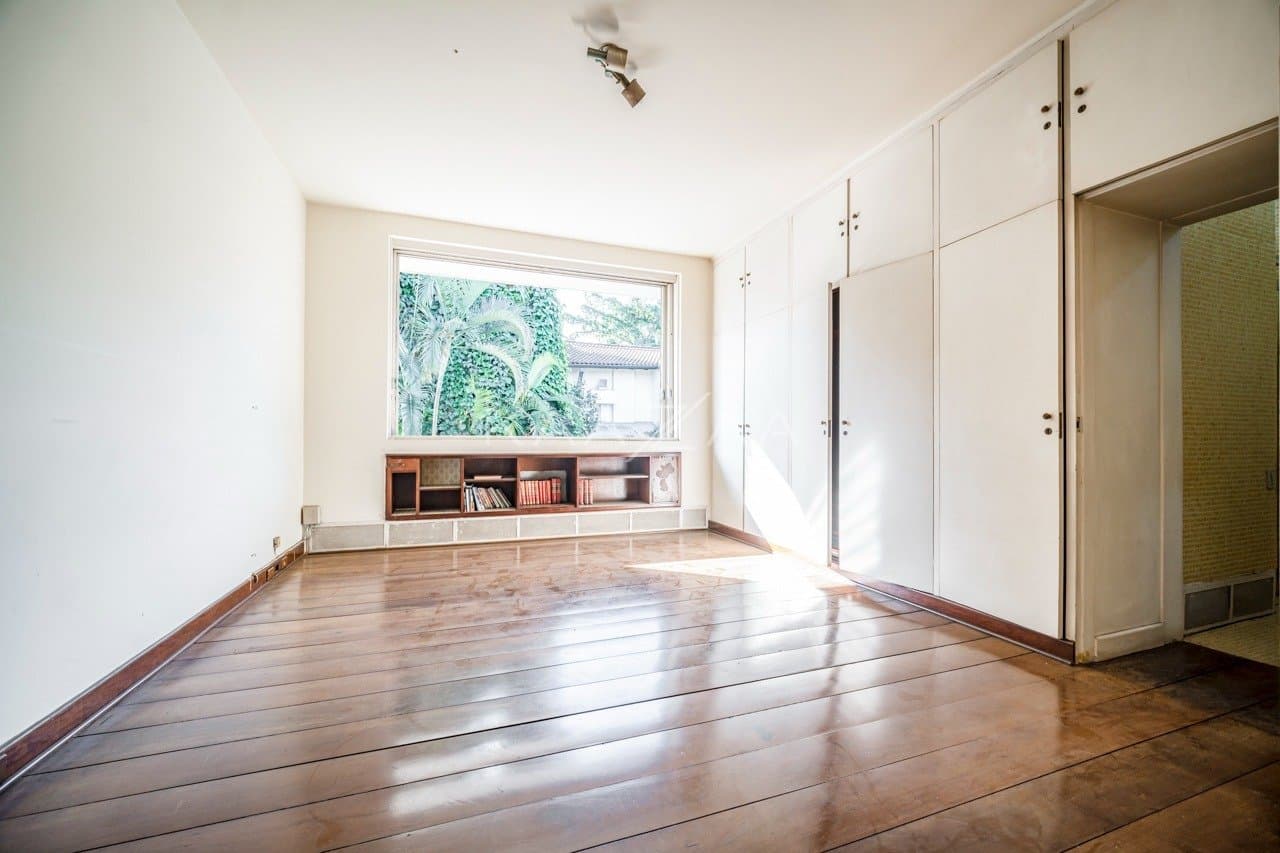 Excelente casa modernista, com lindo jardim em um amplo terreno no Jardim Europa. - Foto 45