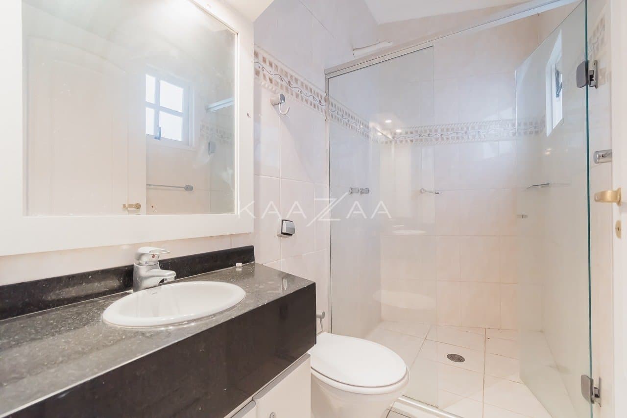 Ambientes leves e espaçosos, nesta casa de 480m² com 4 suítes no Jardim Paulista. - Foto 44