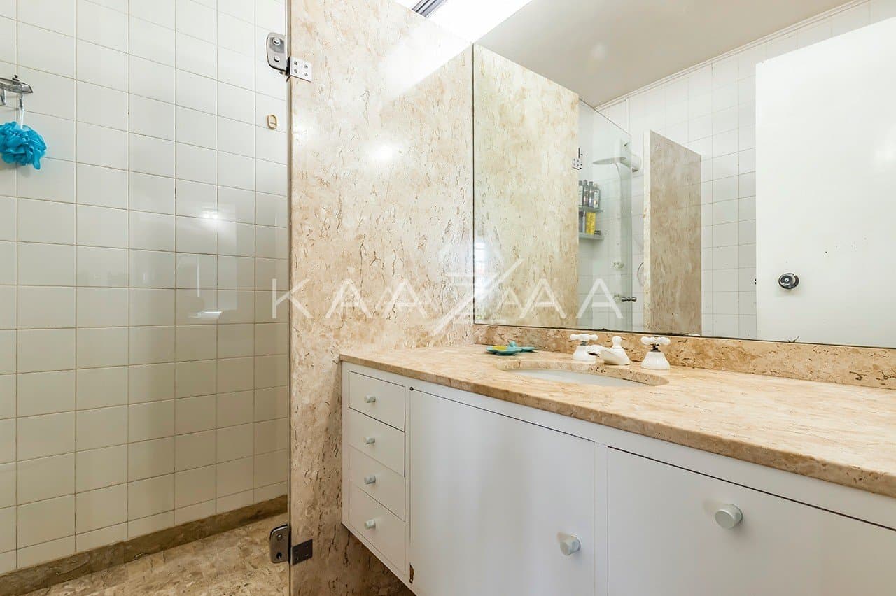 Área gourmet, piscina, atelier, pomar, lago de carpas e vista panorâmica. Casa para comtemplar a vida, no Jardim Guedala. - Foto 36