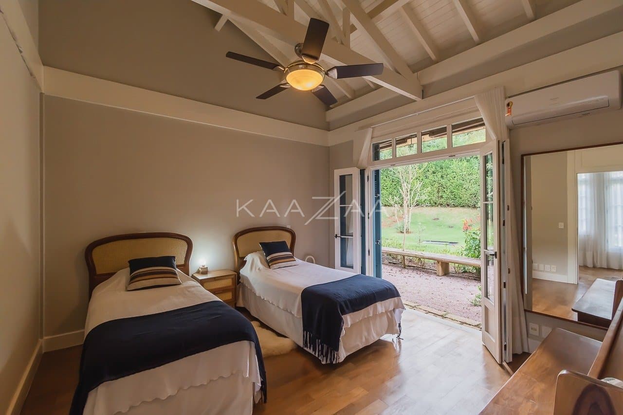 Linda paisagem e ares coloniais são o charme desta casa no condomínio Quinta da Baroneza. - Foto 94