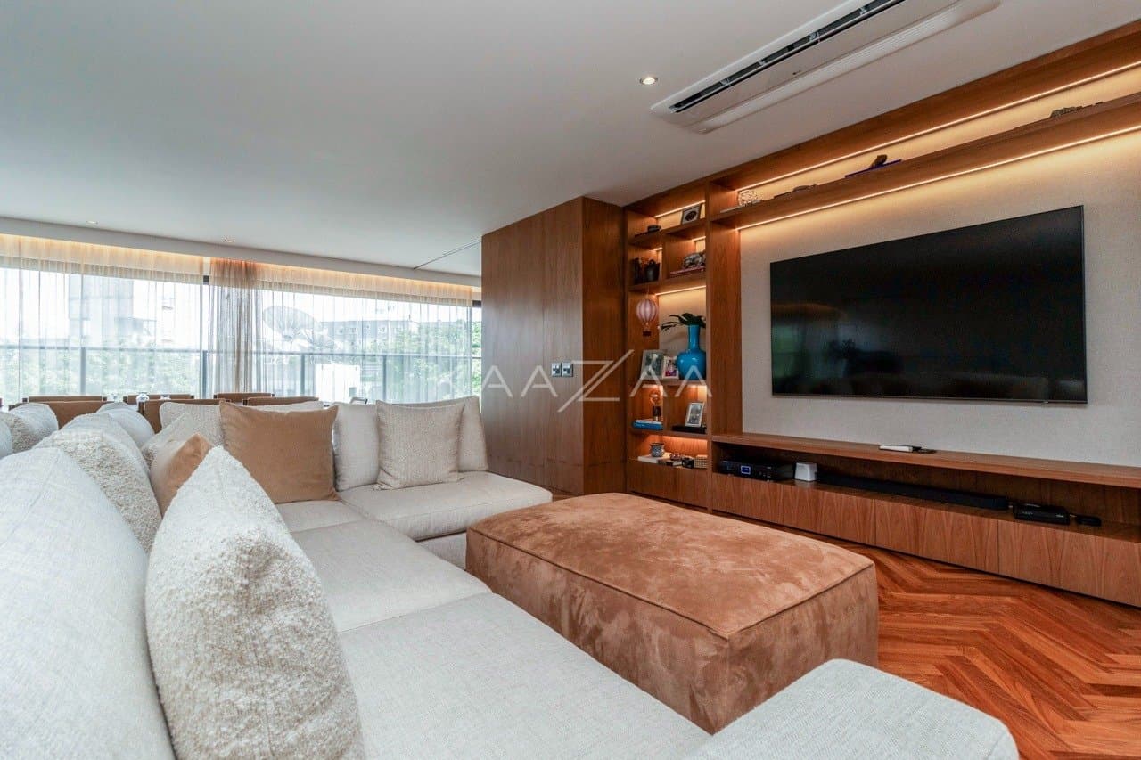 Muito vidro e luz natural com vista para as árvores. Apartamento no Jardim Guedala. - Foto 11