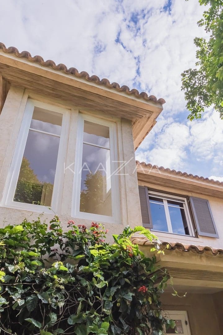 Casa muito ampla e ensolarada, em condominio de rua fechada com muita segurança na Cidade Jardim. - Foto 18