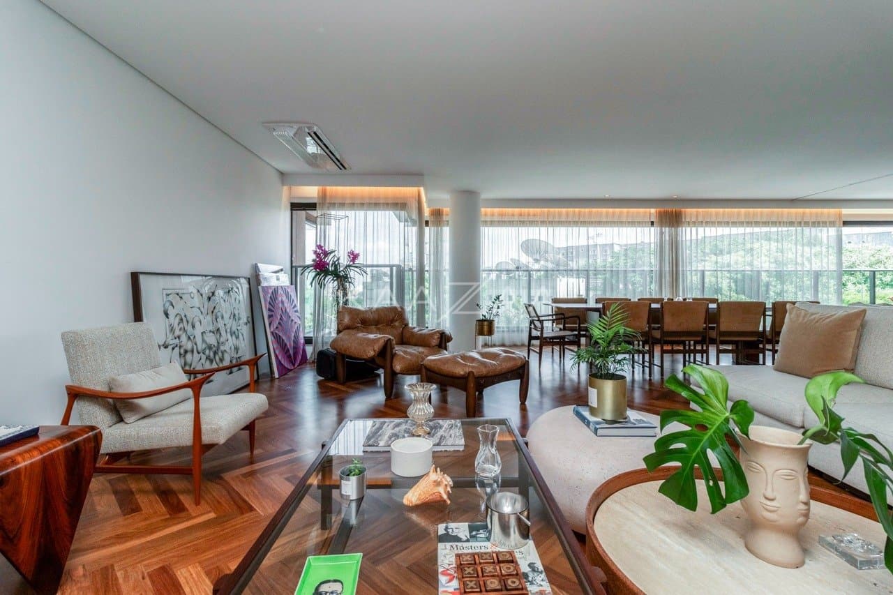 Muito vidro e luz natural com vista para as árvores. Apartamento no Jardim Guedala. - Foto 2