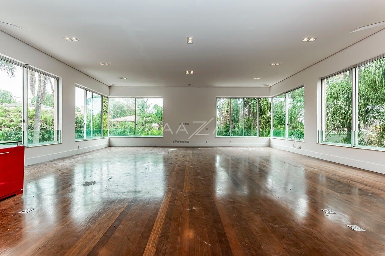 Vista verde, arquitetura moderna e janelões. Casa no Jardim Guelada! - Foto 8