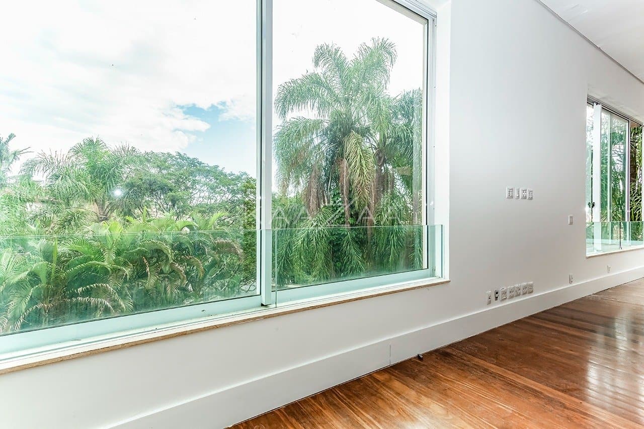 Vista verde, arquitetura moderna e janelões. Casa no Jardim Guelada! - Foto 15