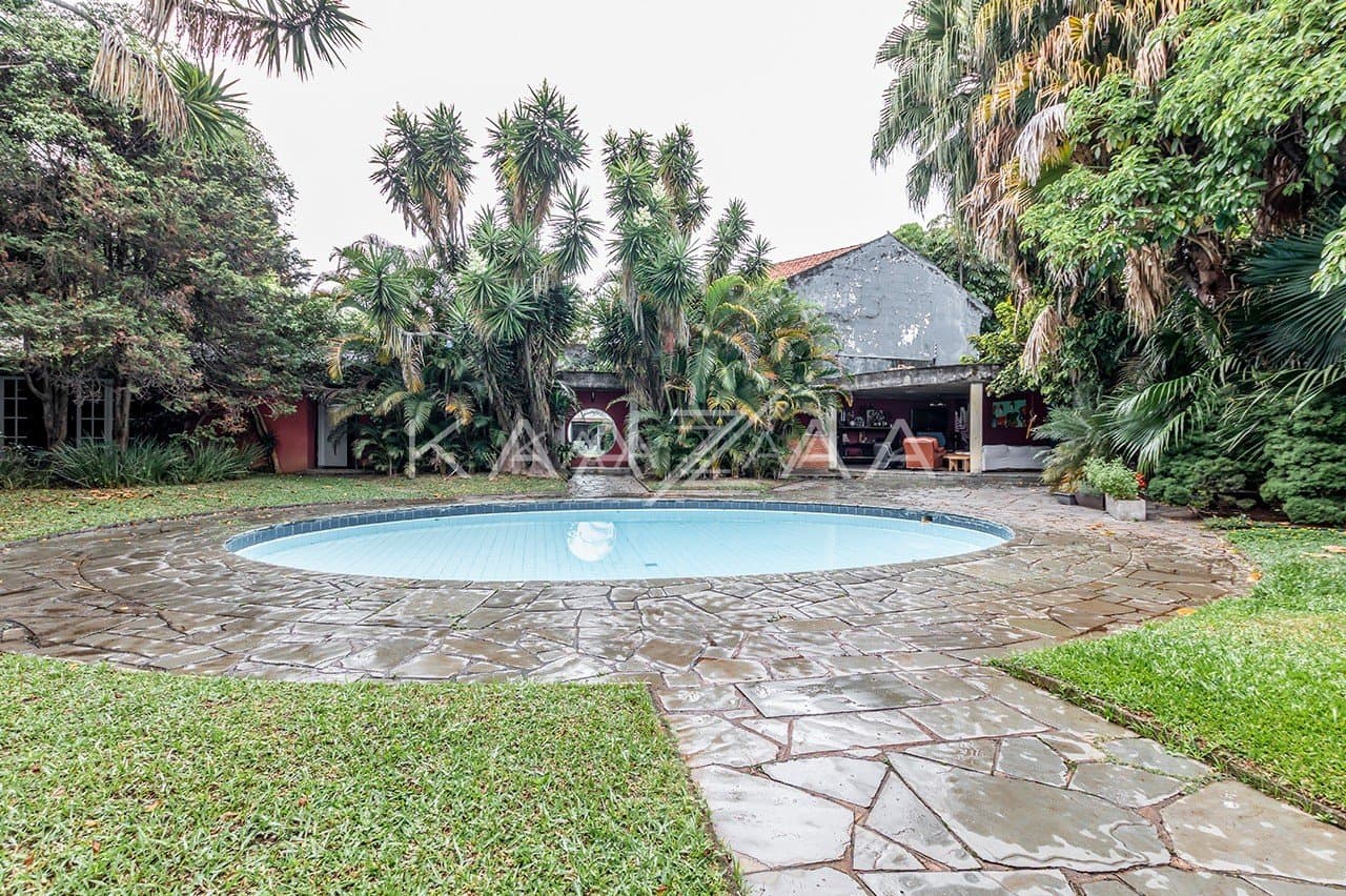 Casa brutalista com projeto arquitetônico singular e muito concreto no Jardim América. - Foto 24
