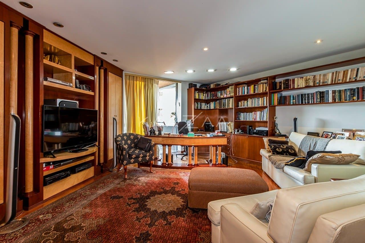 Apartamento completo no Jardins: varandas, vista verde e amplitude. - Foto 9