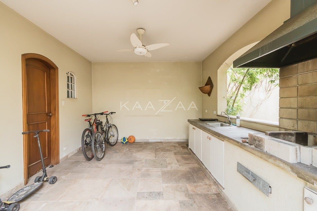 Casa com clima sossegado e muitos espaços para aproveitar, em Alto de Pinheiros. - Foto 23