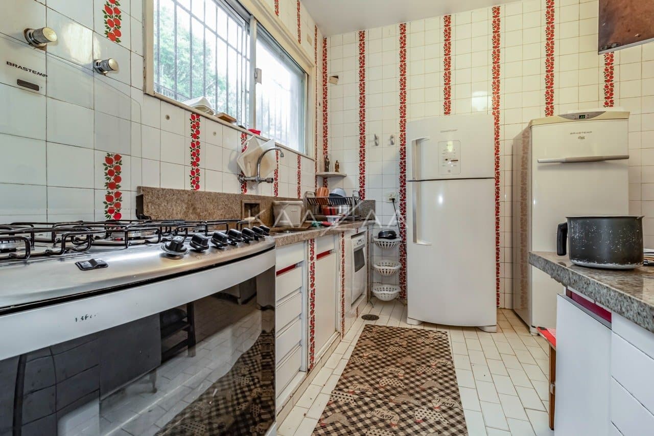Casa clássica na Cidade Jardim com 4 suítes, piscina e terreno delicioso. - Foto 29