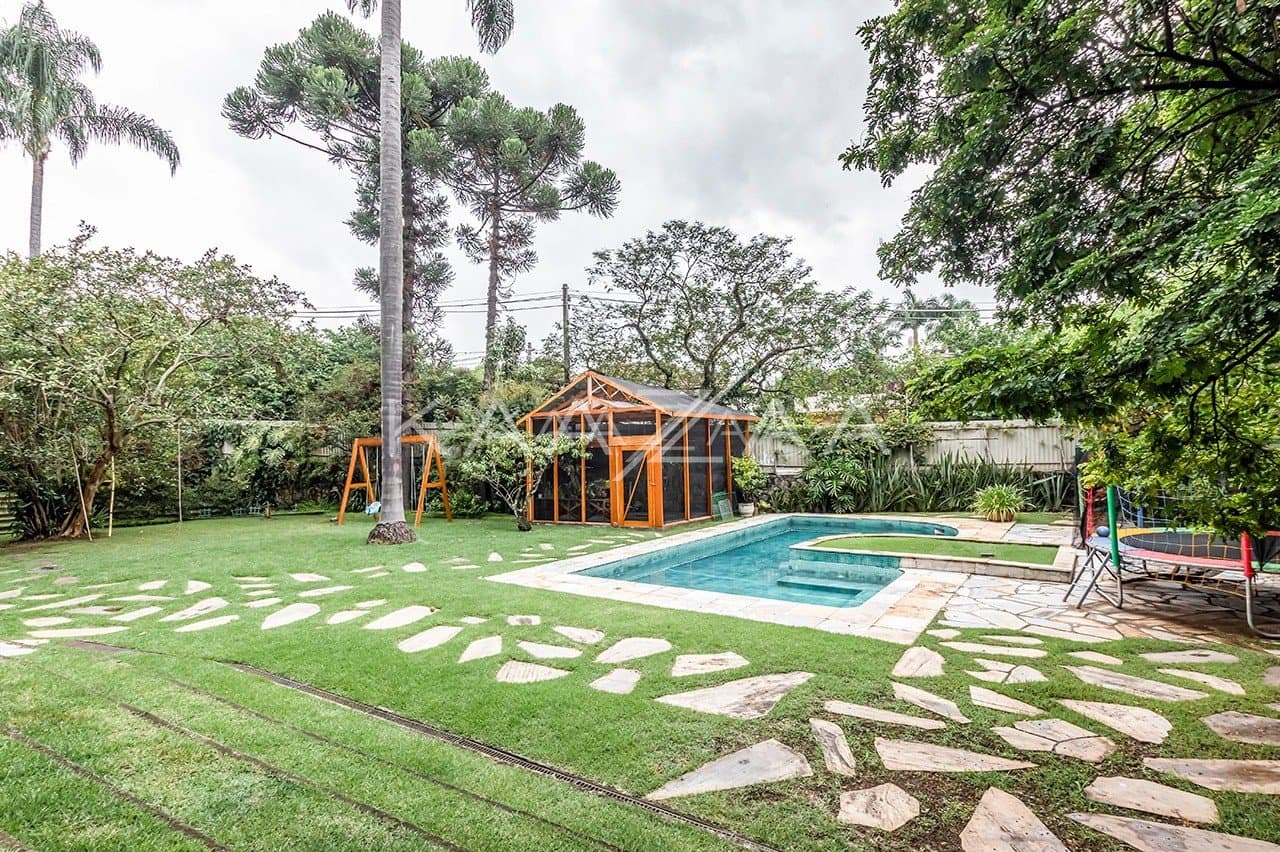 Um projeto autêntico, com espaços reformados e bem planejados. Casa triplex no Jardim Guedala. - Foto 3