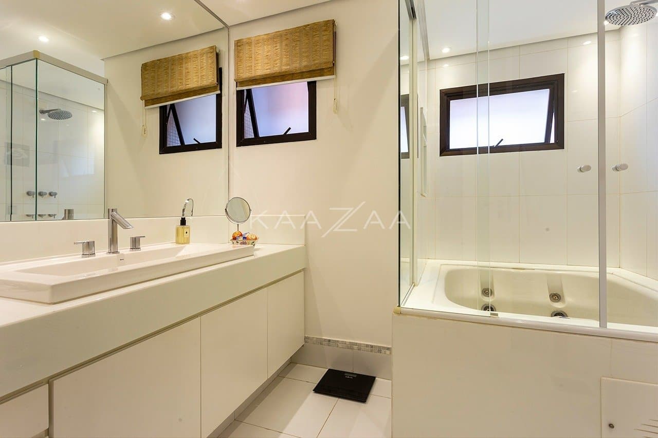 Belíssimo apartamento com pé-direito duplo em região super tranquila de Moema. - Foto 25
