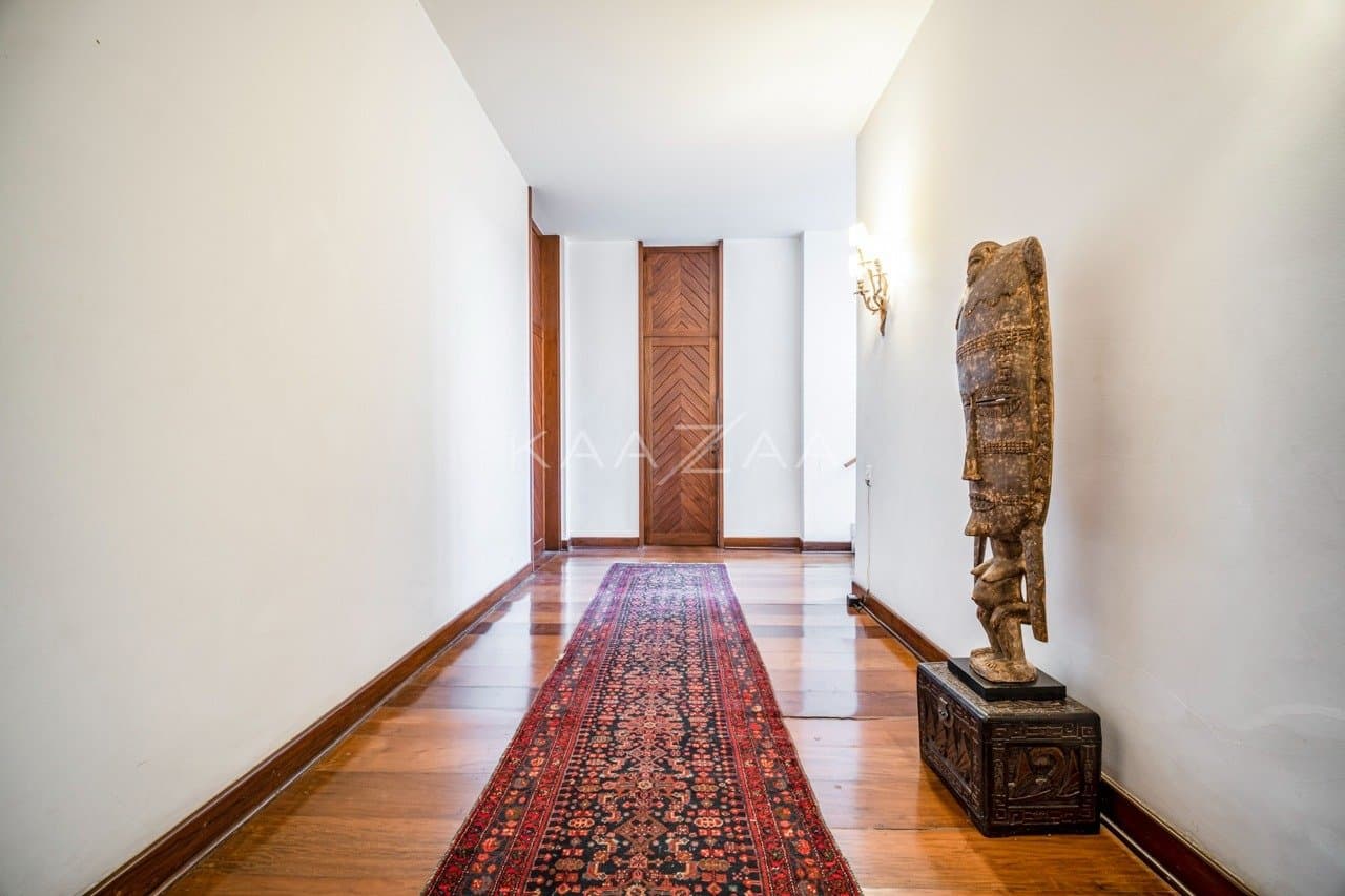 Excelente casa modernista, com lindo jardim em um amplo terreno no Jardim Europa. - Foto 35