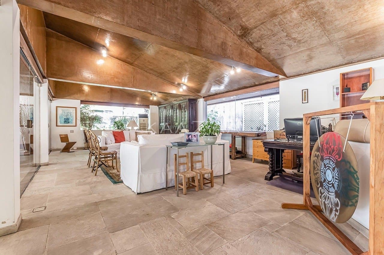 Com ares de casa de campo, uma residência espetacular no Jardim América. - Foto 28