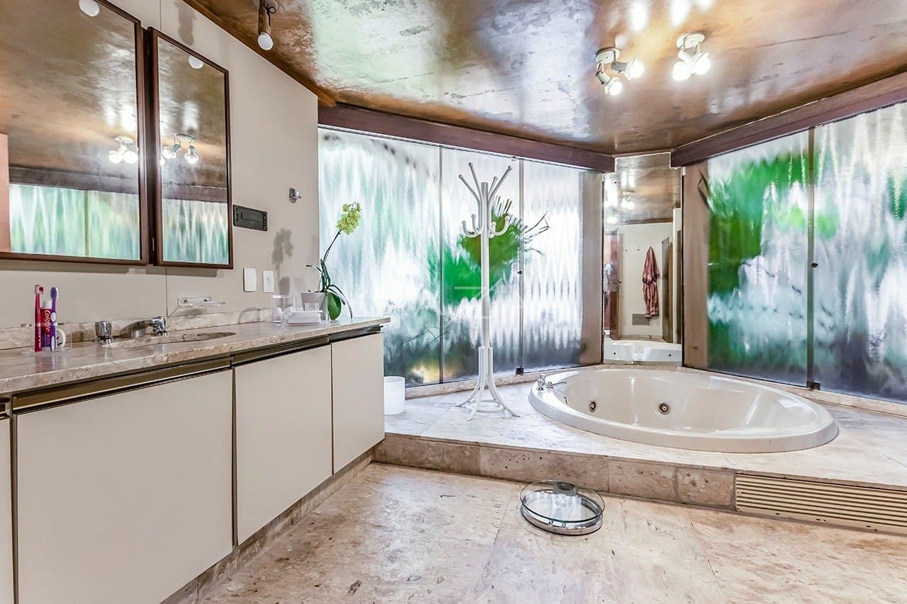 Com ares de casa de campo, uma residência espetacular no Jardim América. - Foto 42