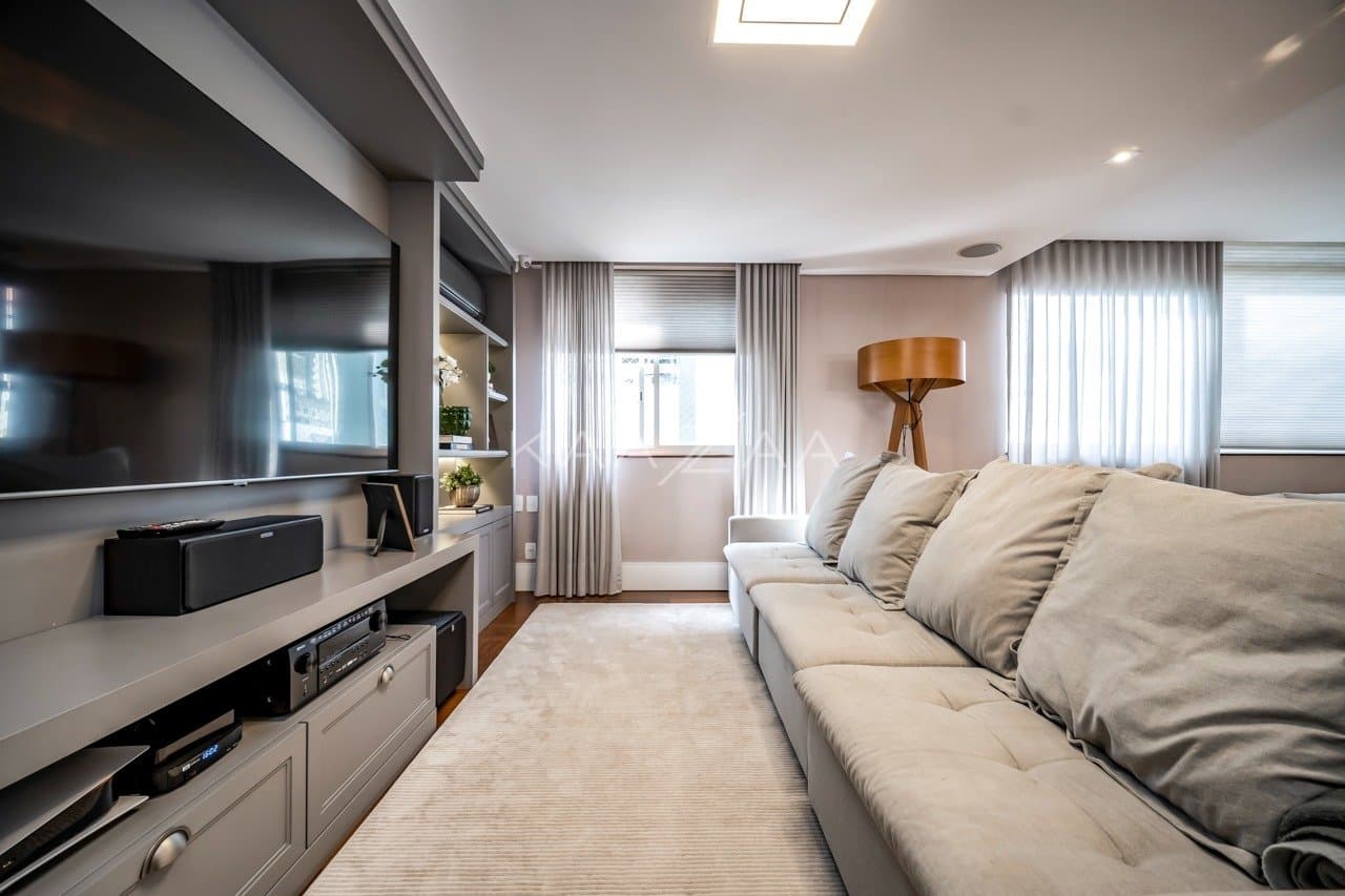 Um apartamento belíssimo no Itaim Bibi: reformado, com excelente infra-estrutura e acabamentos. - Foto 6
