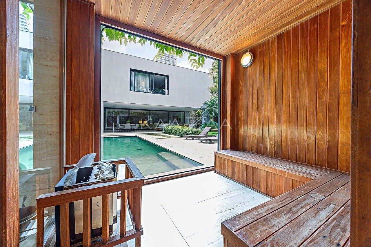 Arquitetura e paisagismo irretocáveis: casa no Jardim Paulistano. - Foto 17