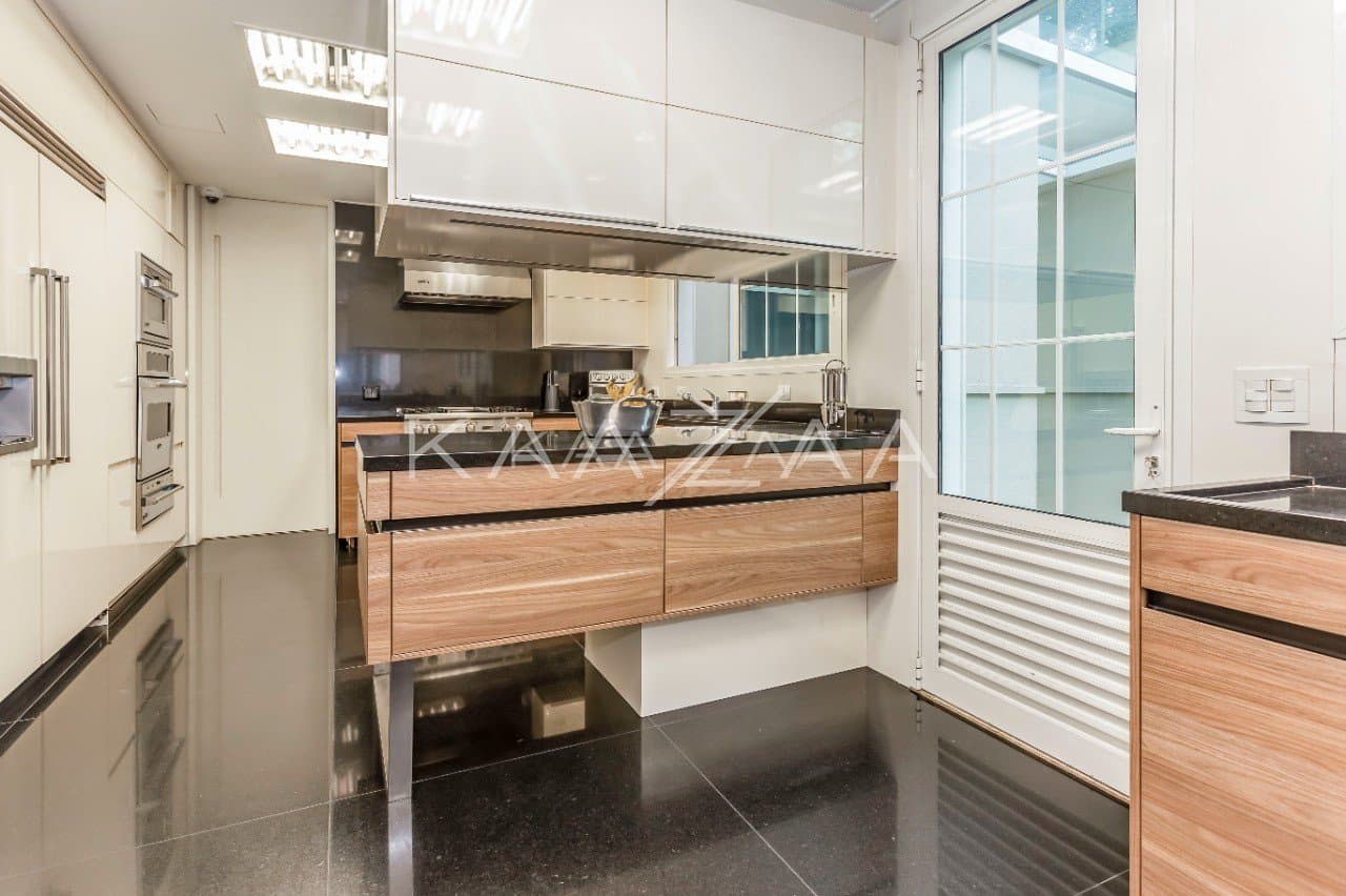 Arquitetura clássica, acabamentos modernos, lazer e descanso. Casa em frente ao Ibirapuera, no Jardim Luzitânia. - Foto 17