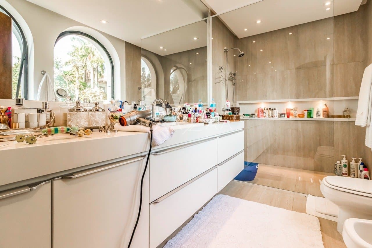 Casa deliciosa com lindo jardim e 4 suítes. Reformada, no Jardim Guedala. - Foto 62