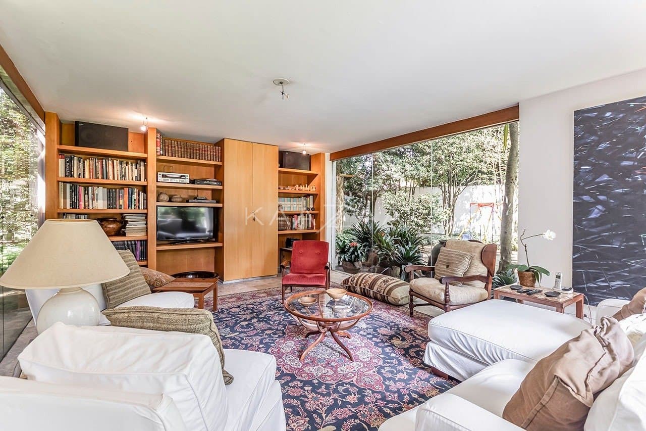 Com ares de casa de campo, uma residência espetacular no Jardim América. - Foto 20