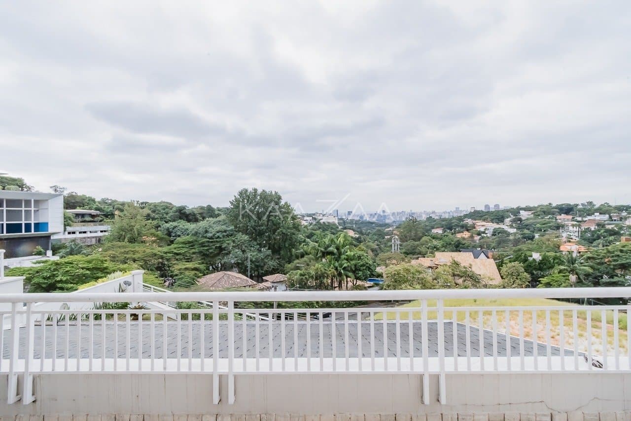 Espaços super amplos, muitos verdes e uma vista divina. Casa no estilo europeu, na Cidade Jardim. - Foto 38