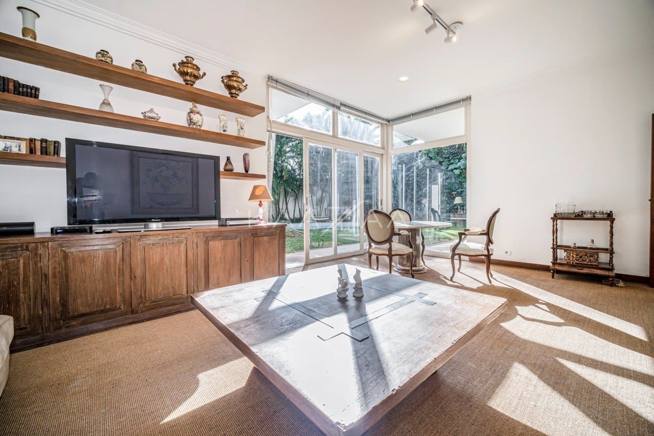 Excelente casa modernista, com lindo jardim em um amplo terreno no Jardim Europa. - Foto 23