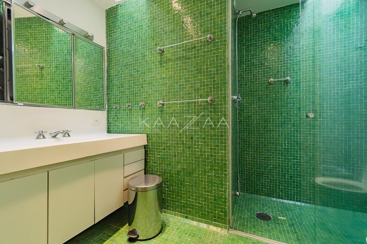 Casa espaçosa com 555 m² de bem-estar em Alto de Pinheiros, perfeita para receber. - Foto 57