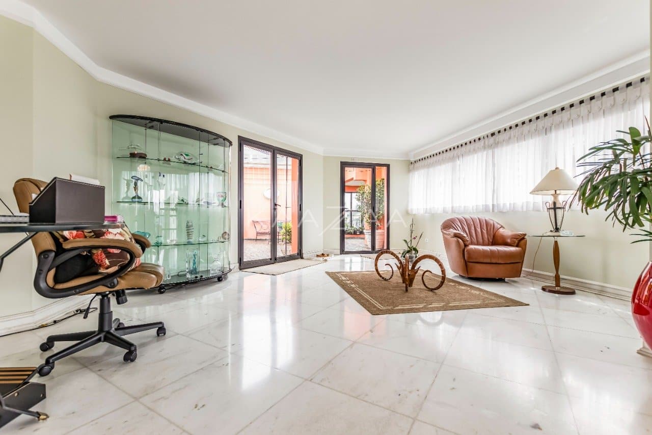 Para se viver envolvido por uma arquitetura elegante e detalhes clássicos, nesta Cobertura Duplex em Moema. - Foto 19