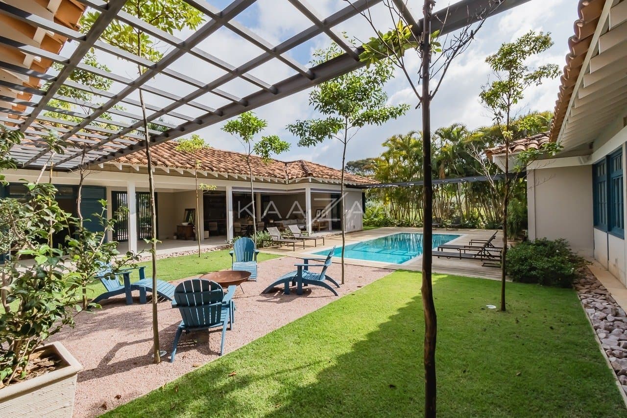 Linda paisagem e ares coloniais são o charme desta casa no condomínio Quinta da Baroneza. - Foto 6