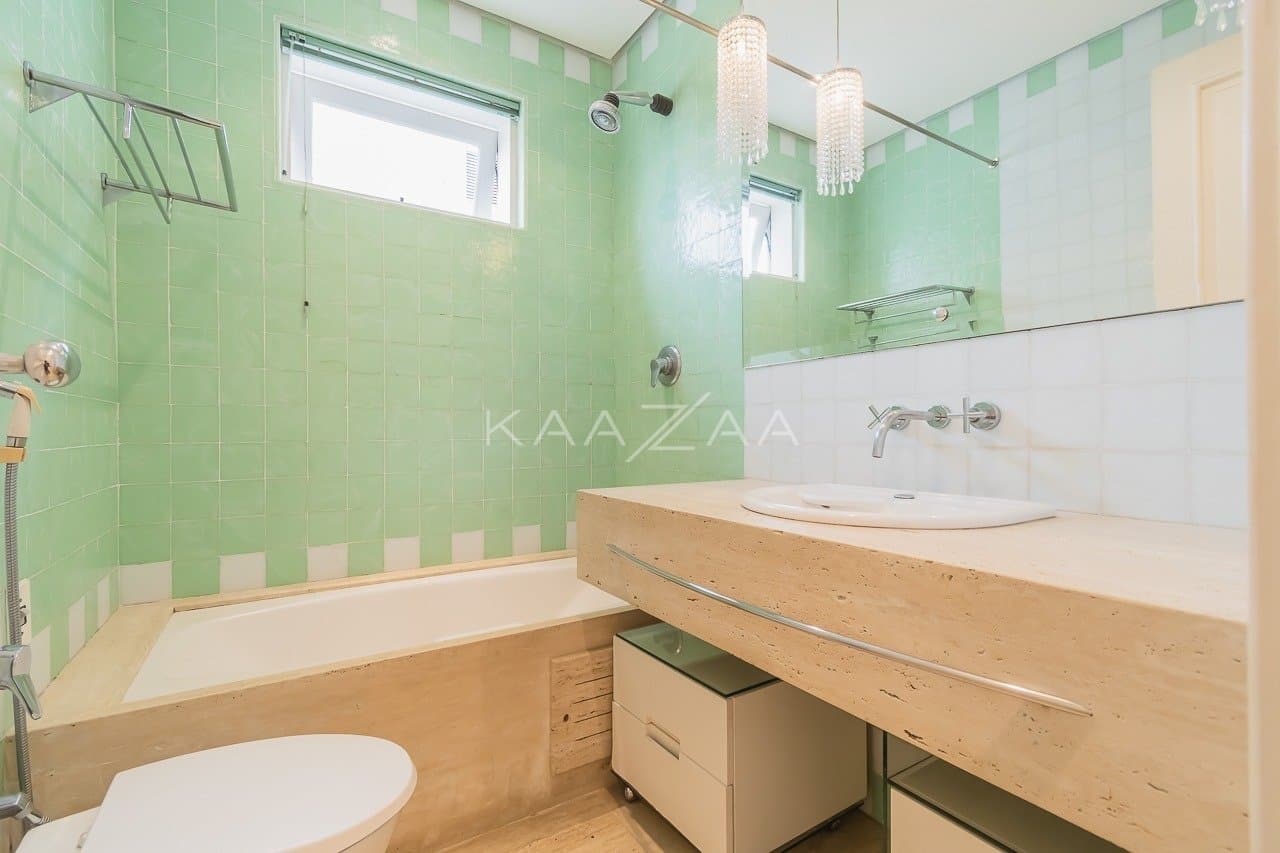 Espaços super amplos, muitos verdes e uma vista divina. Casa no estilo europeu, na Cidade Jardim. - Foto 42