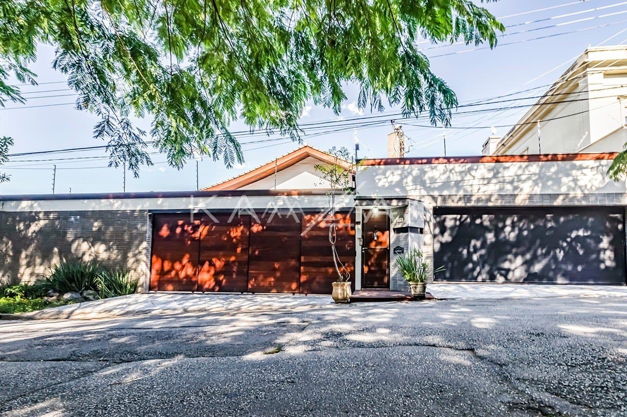 Área gourmet, piscina, atelier, pomar, lago de carpas e vista panorâmica. Casa para comtemplar a vida, no Jardim Guedala. - Foto 41
