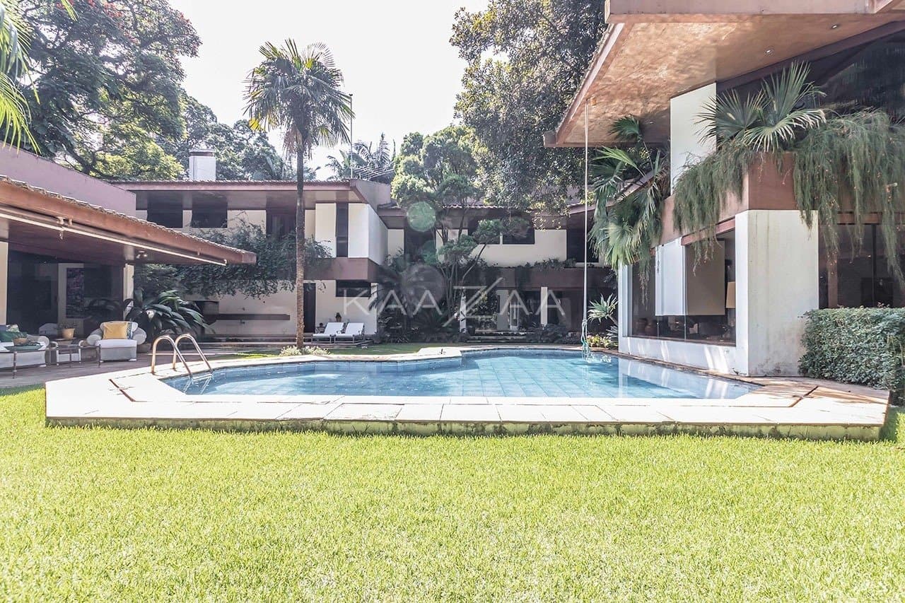 Com ares de casa de campo, uma residência espetacular no Jardim América. - Foto 2