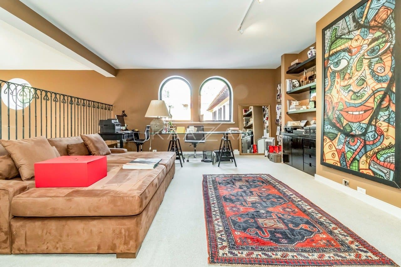 Casa deliciosa com lindo jardim e 4 suítes. Reformada, no Jardim Guedala. - Foto 48