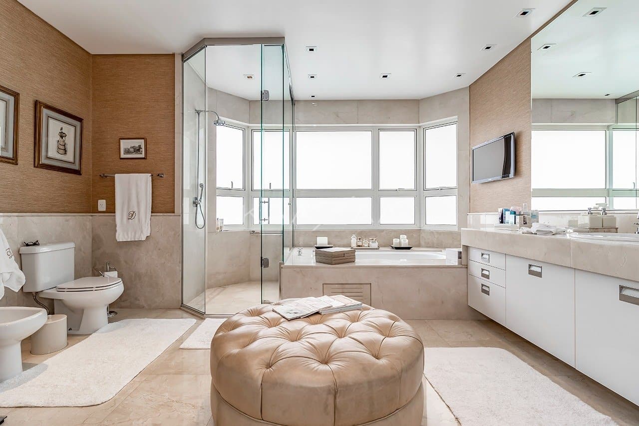 Ambientes suntuosos, planta ampla e vista panorâmica. Apartamento neoclássico no Jardim Guedala. - Foto 37
