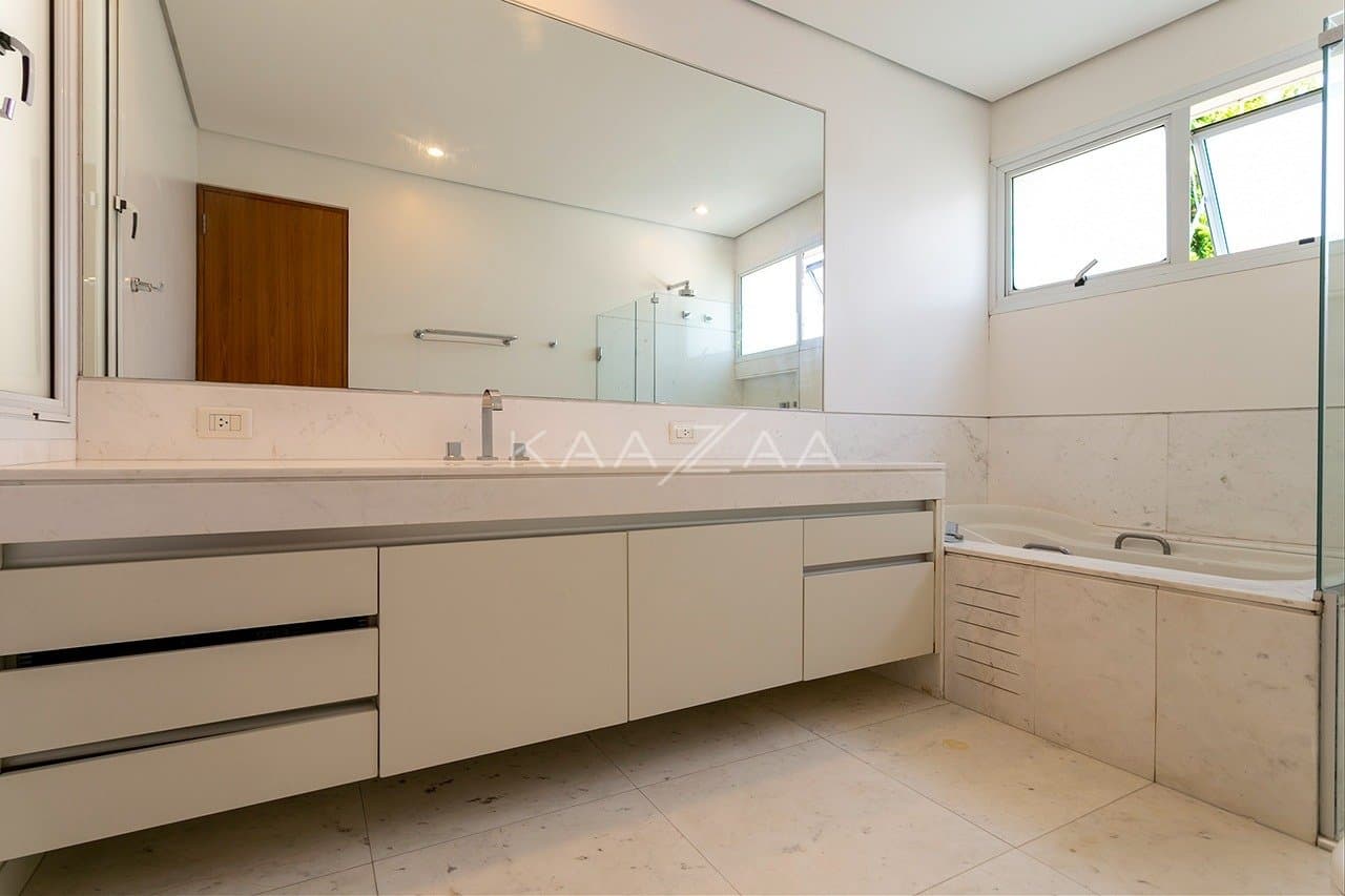 Casa com clima incrível, ótimo espaço de lazer e jardim ensolarado, no bairro Boaçava. - Foto 29
