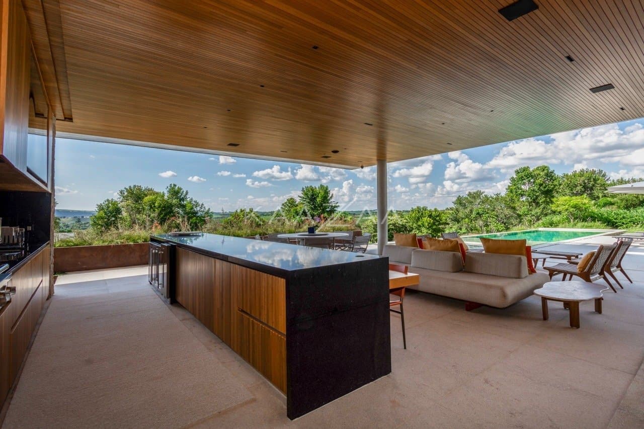 Casa contemporânea feita para interagir com a natureza ao redor. Projeto na Quinta da Baroneza. - Foto 20