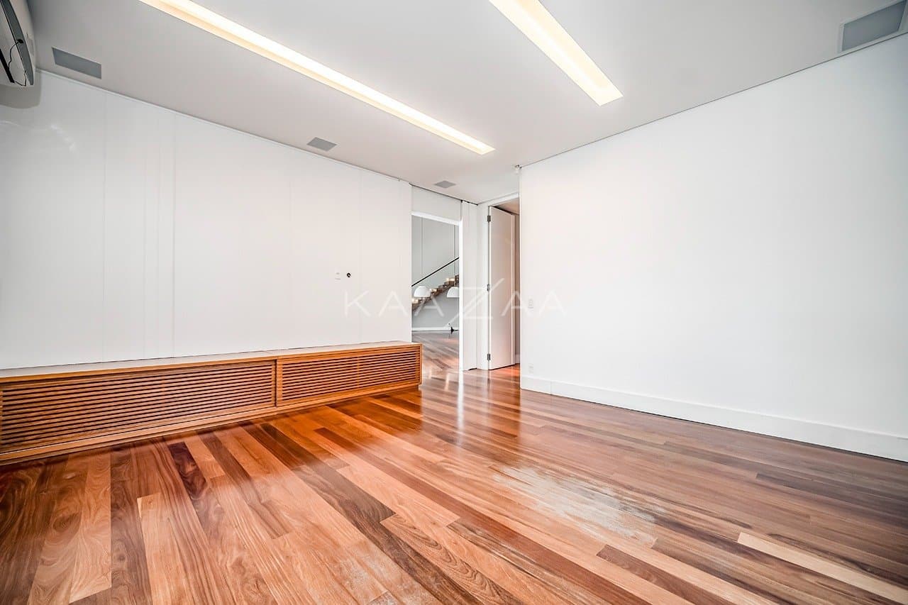Que tal viver rodeado de muito verde em plena cidade grande? Esta casa no Jardim Lusitânia pode te proporcionar isso. - Foto 19