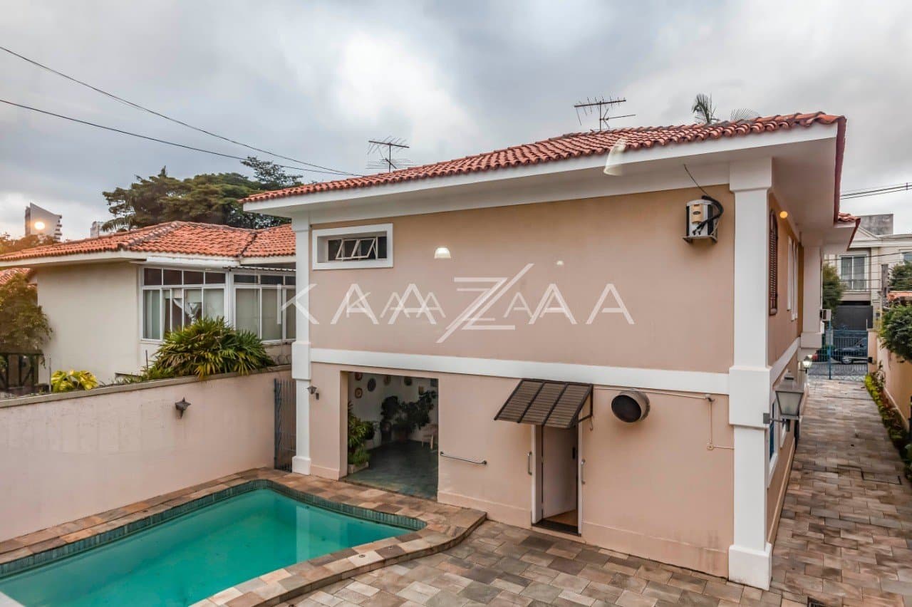 Em rua arborizada, essa ampla casa no Jardim Paulista fica pertinho do Ibirapuera. - Foto 34