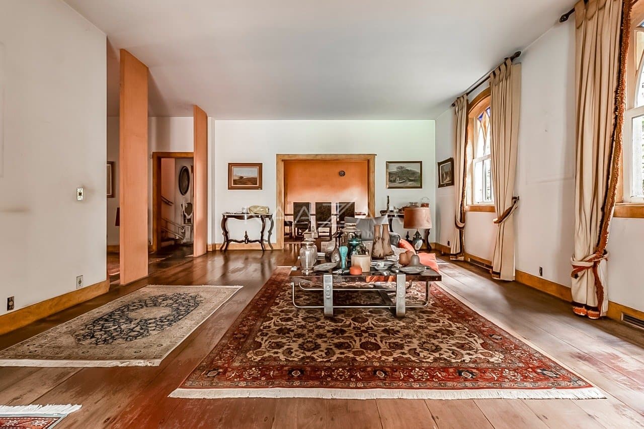 Casa cheia de potencial para reforma, com 1600 m² de terreno e um jardim exuberante em Alto de Pinheiros. - Foto 17