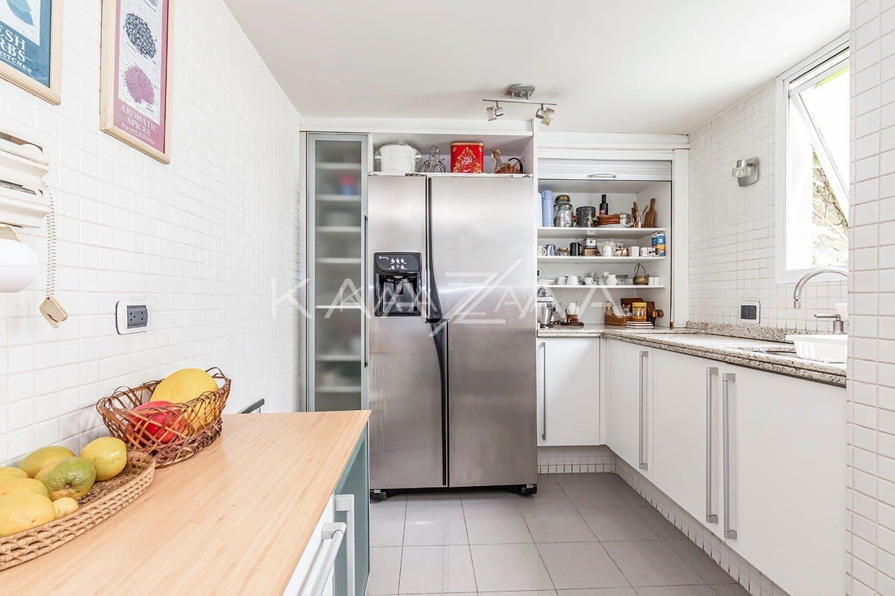 Um projeto autêntico, com espaços reformados e bem planejados. Casa triplex no Jardim Guedala. - Foto 30