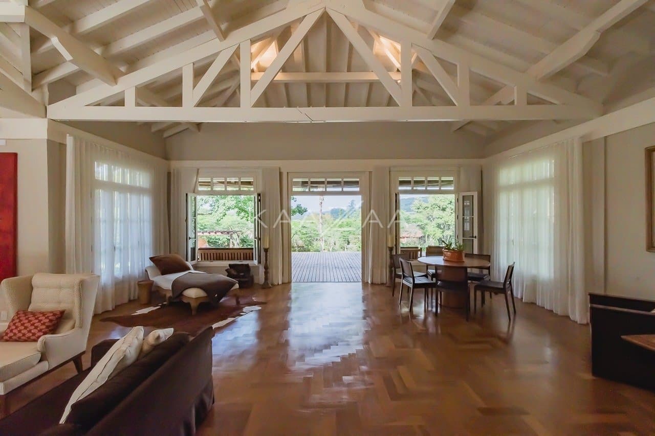Linda paisagem e ares coloniais são o charme desta casa no condomínio Quinta da Baroneza. - Foto 36